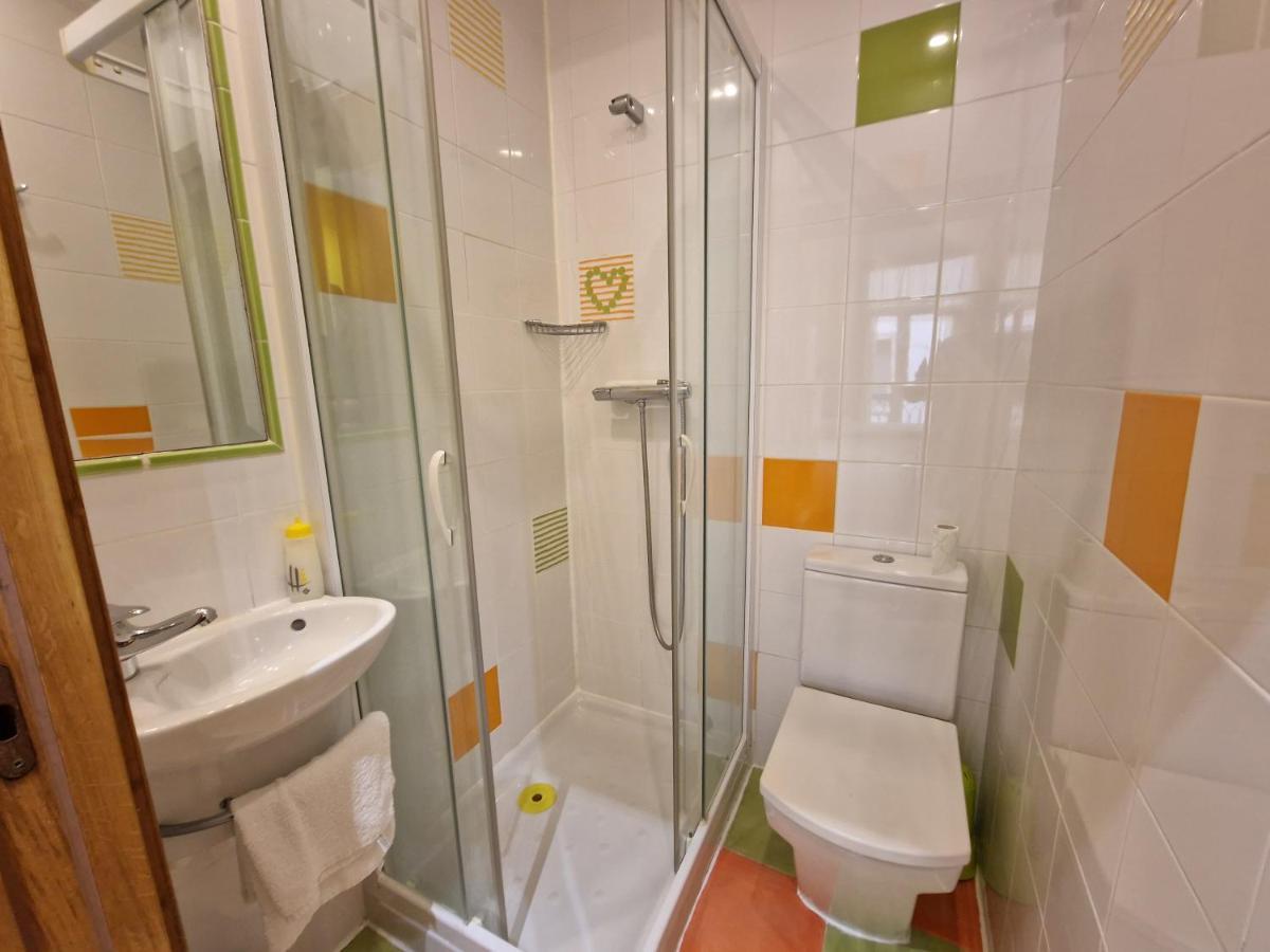 Pension Izar Bat Guesthouse Сан-Себастьян Экстерьер фото