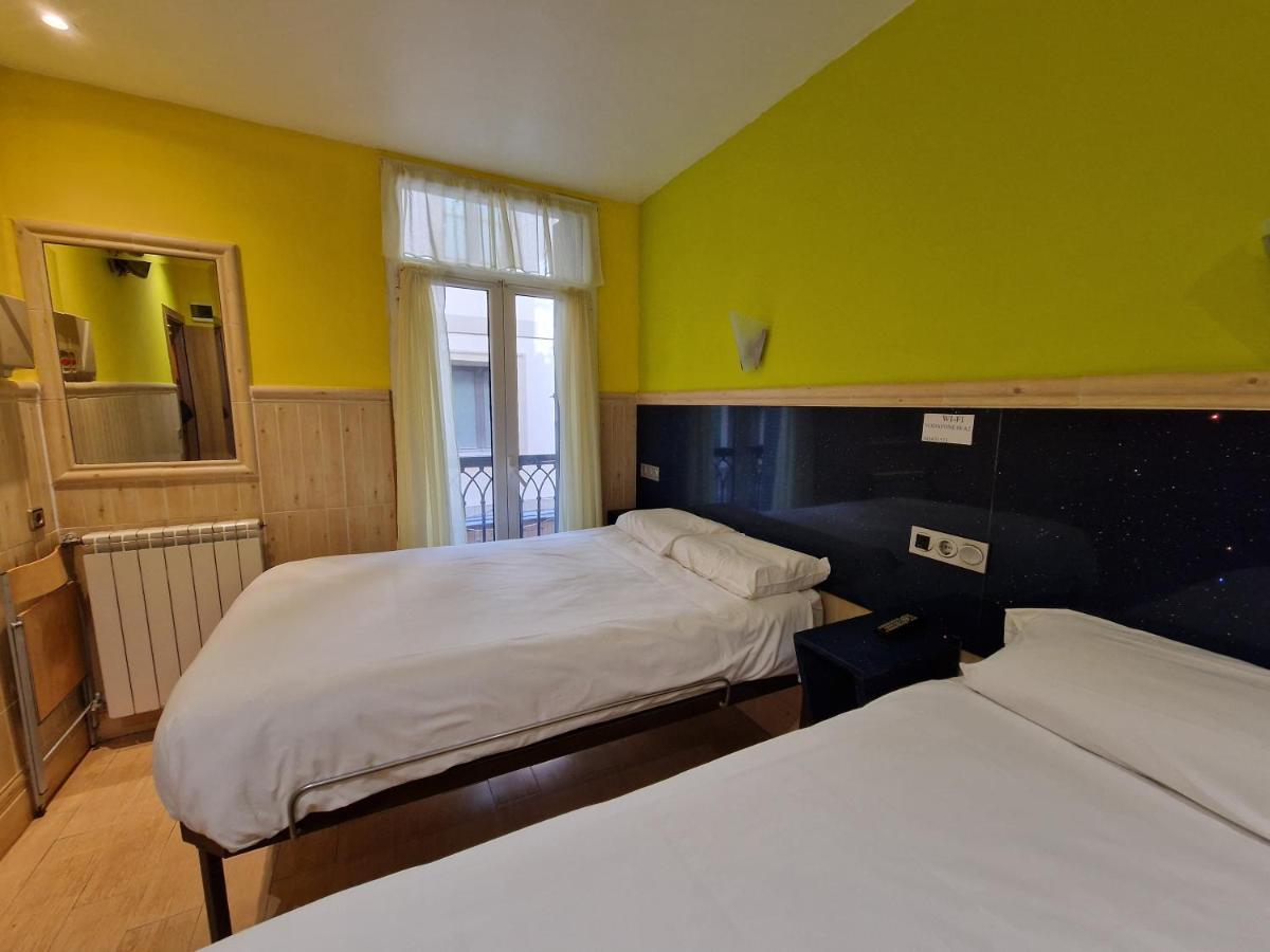 Pension Izar Bat Guesthouse Сан-Себастьян Экстерьер фото