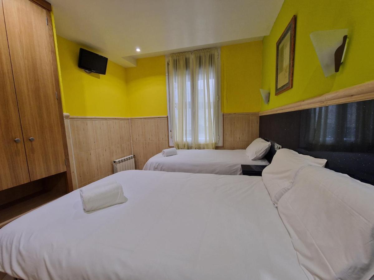 Pension Izar Bat Guesthouse Сан-Себастьян Экстерьер фото