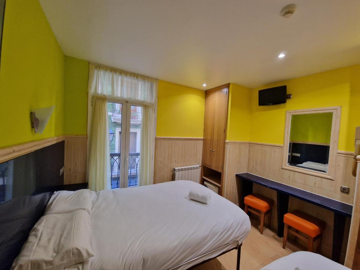Pension Izar Bat Guesthouse Сан-Себастьян Экстерьер фото