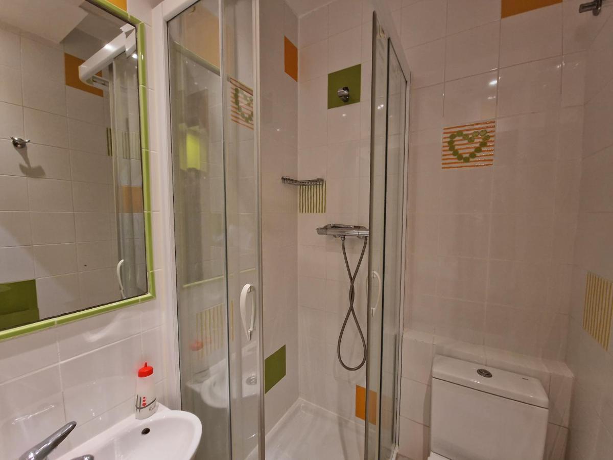 Pension Izar Bat Guesthouse Сан-Себастьян Экстерьер фото