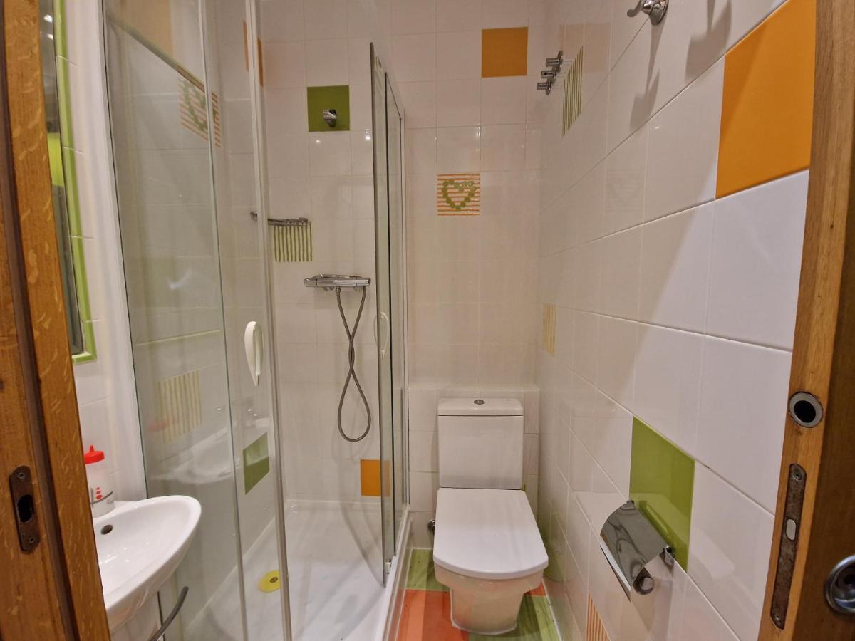 Pension Izar Bat Guesthouse Сан-Себастьян Экстерьер фото